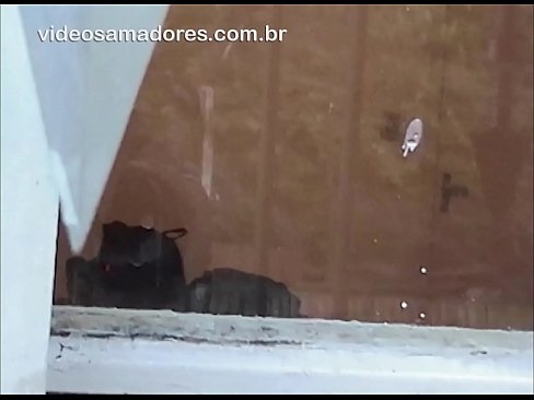 ❤️ Omu cornu chì fighjula a so fidanzata cù un altru tippu, registrendu un video di cazzo senza disturbà a coppia ❤️ Cazzo à noi ️❤